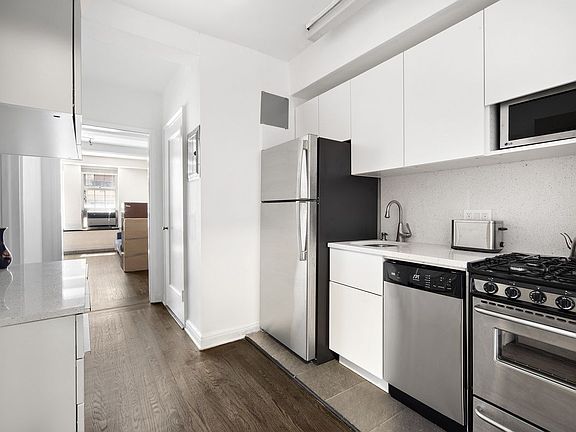2nd image of 405 W 23rd St APT 2I