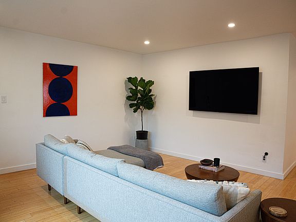 3rd image of 11836 Mayfield Ave APT 5