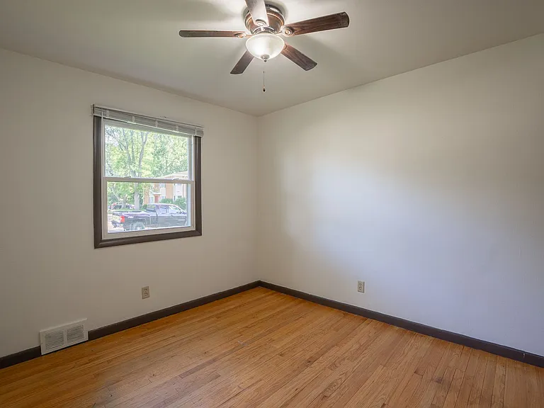 2113 Lake Point Dr — Photo 8