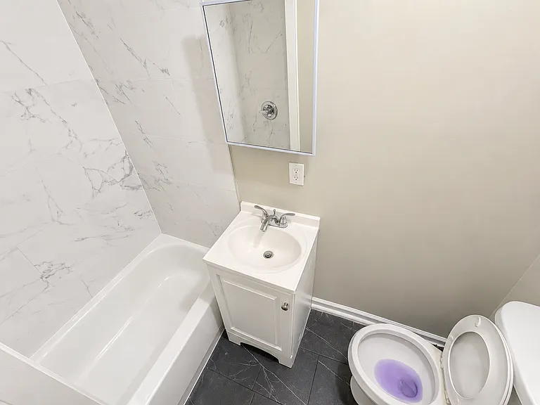 581 N 5th St #1R — Photo 3