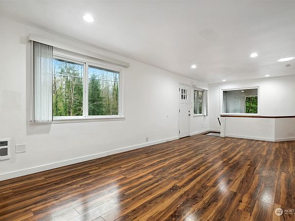 4th image of 465 Wildwood Boulevard SW