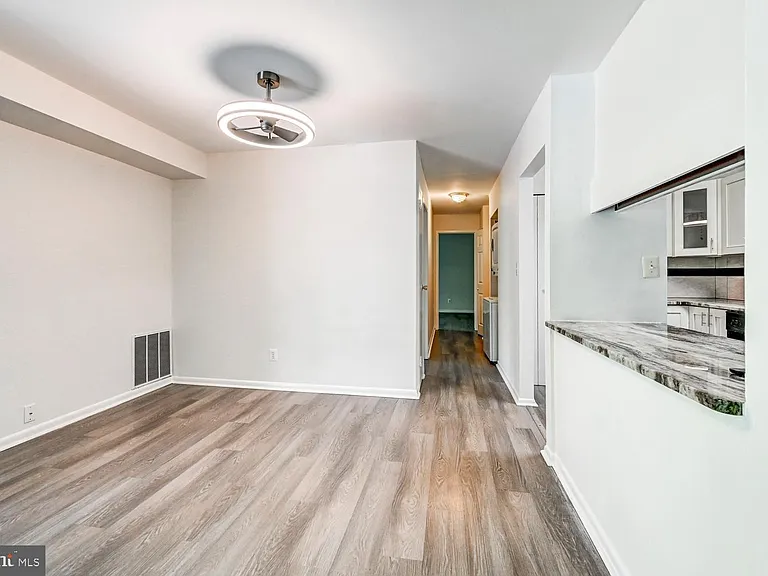 101 Fitz Ct #201 — Photo 6
