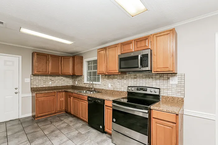 3328 E Lisa Dr — Photo 5