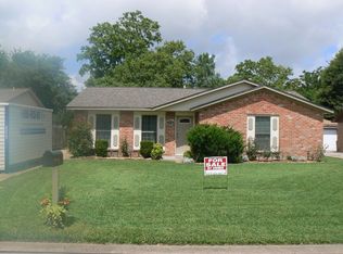 1302 Valley Dr, Angleton, TX 77515