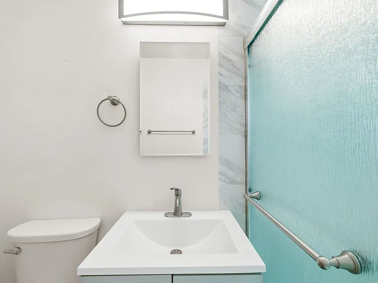 Windansea Apartments — Photo 33