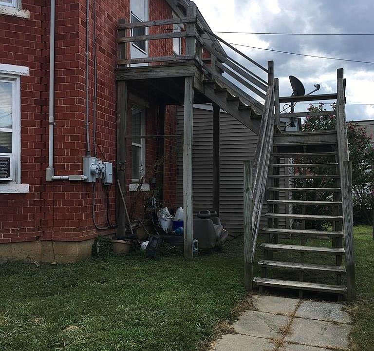2nd image of 220 N Grand St