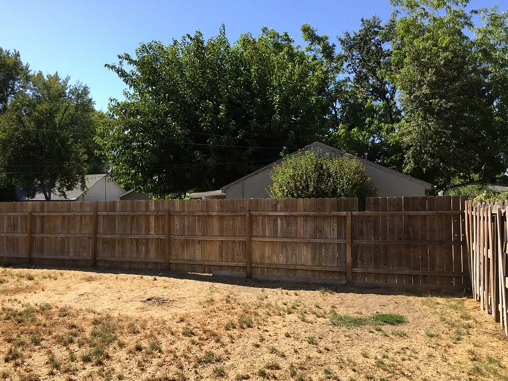 262 White Ave photo 1