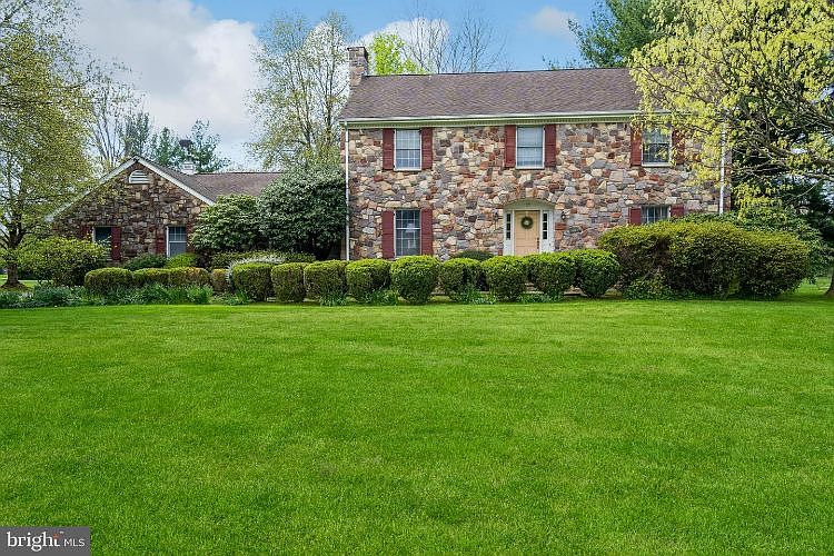 1st image of 17 Foxcroft Dr