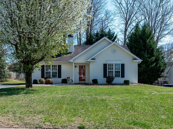 154 Fraizer Creek Rd, Winston Salem, NC 27105
