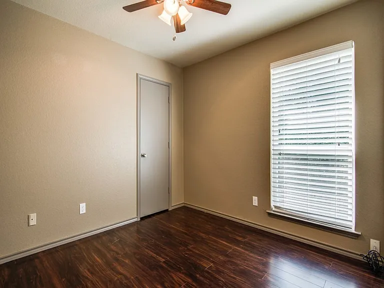 7716-7718 Sable Ln — Photo 15