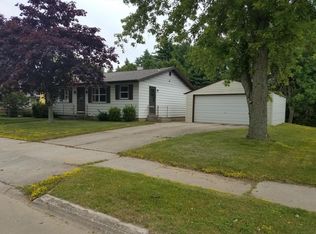 717 Hillcrest Ct, Two Rivers, WI 54241