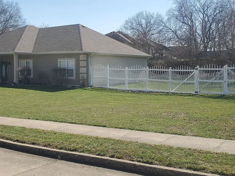4200 Beach Pointe Dr — Photo 2