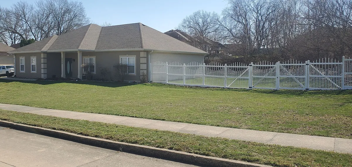 Building Photo - 4200 Beach Pointe Dr