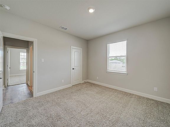 4th image of 817 Calhoun Dr