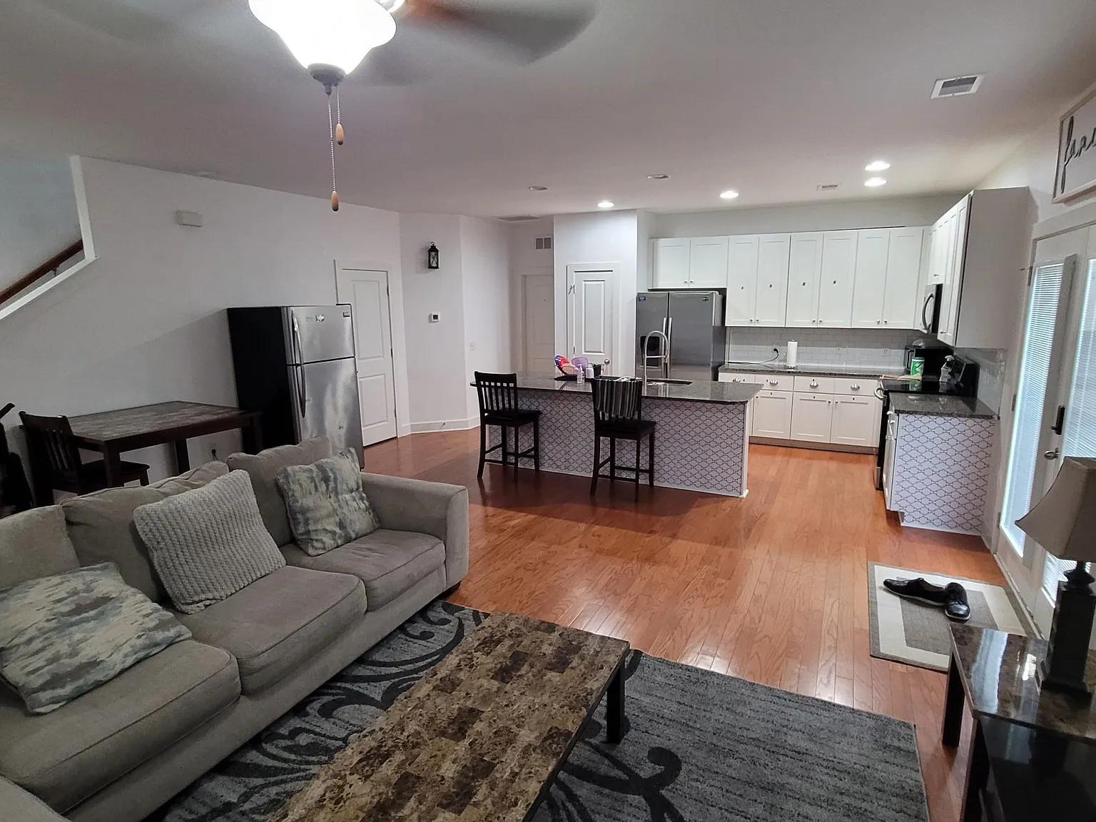 4 bed, 2030 sqft, $950 — Photo 3