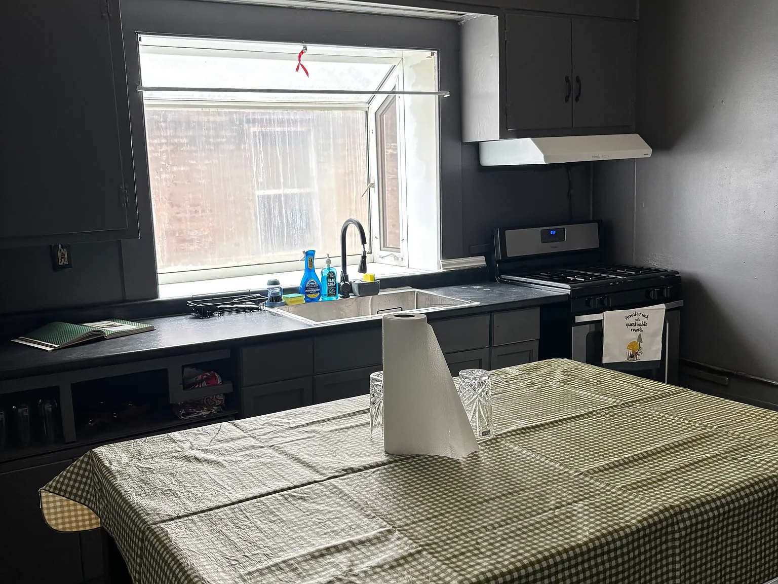 4 bed, 1872 sqft, $2,200 — Photo 3