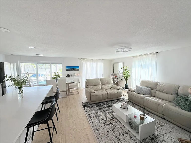 5221 SW 25th Ave — Photo 5