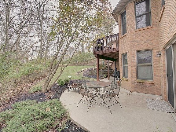 3rd image of 20 Turnberry Dr