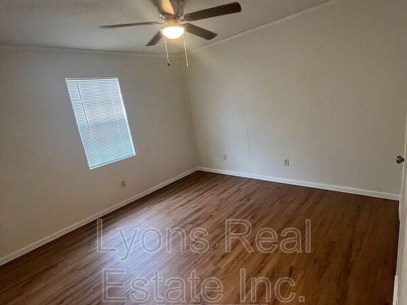 4th image of 903 Greenwood Dr Unit B