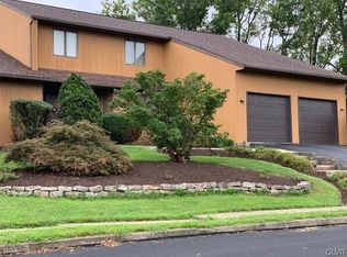 3914 Old Country Rd, Whitehall, PA 18052