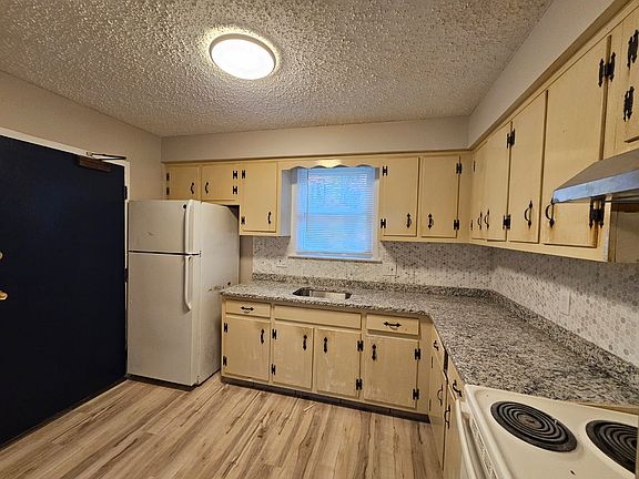 2nd image of 40-44 Briarwood Ln #16-D