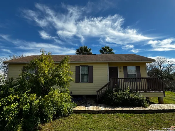 416 S Ash St, Pearsall, TX 78061