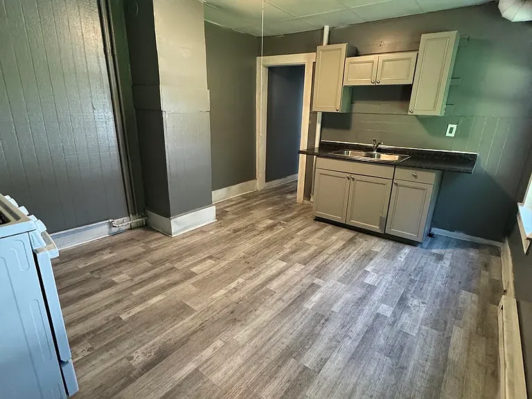 107 College St #1L — Photo 10