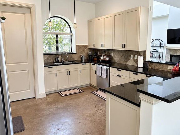 5th image of 2316 Thornton Rd #B