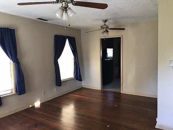 2nd image of 807 E Mesquite St