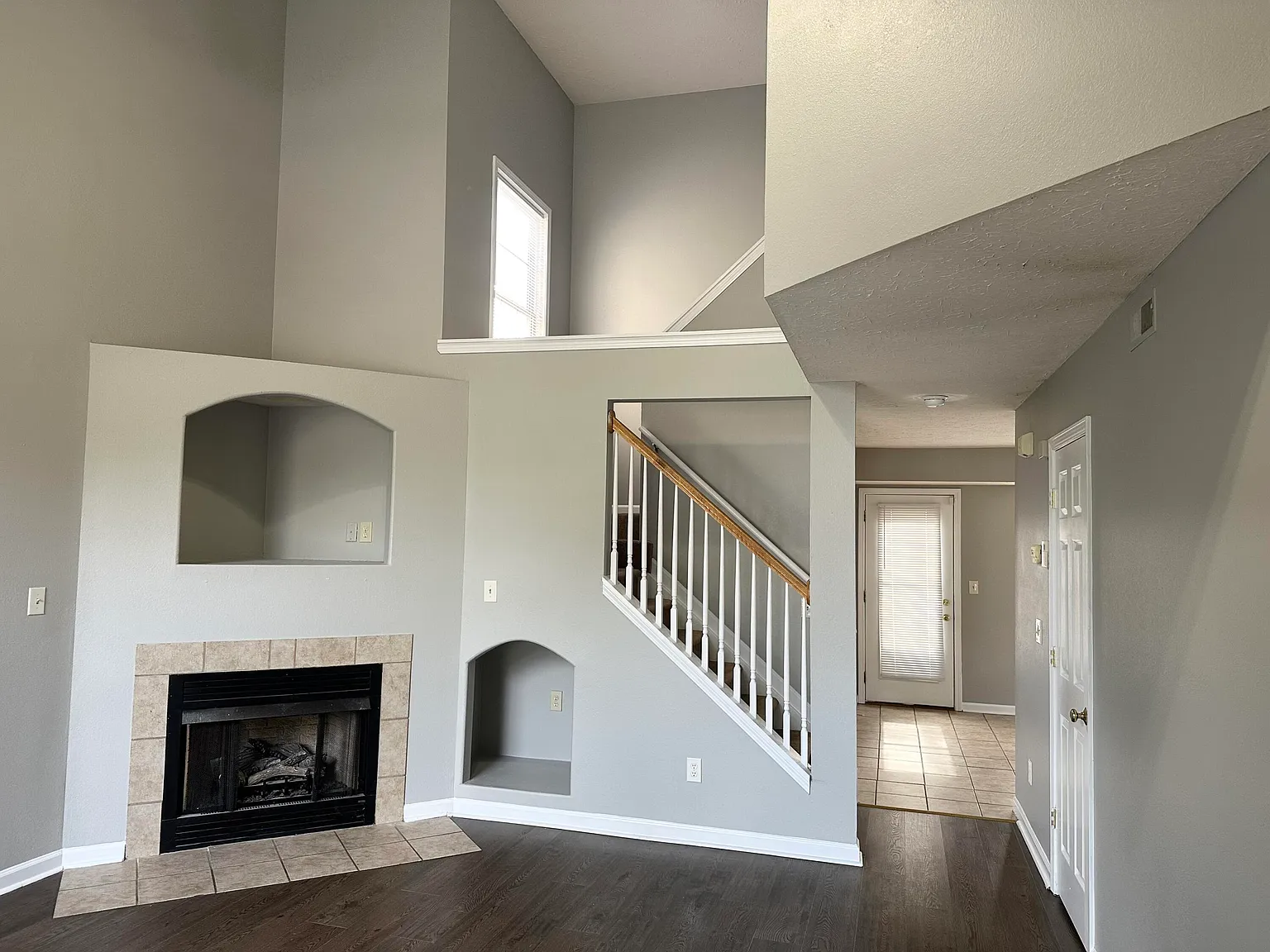 3 bed, 2.5 bath, 1678 sqft, $1,895 — Photo 3