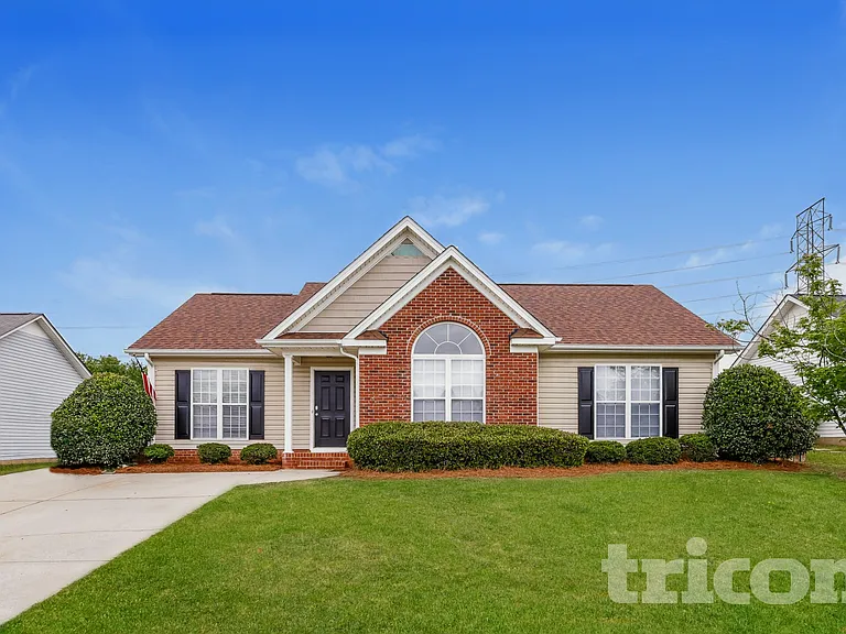 323 Dexter Pl — Photo 1