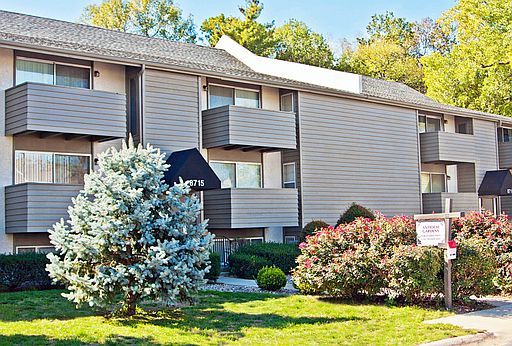 3rd image of 8705 W 65th St APT 301