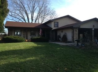 833 Canterbury Dr, Crystal Lake, IL 60014