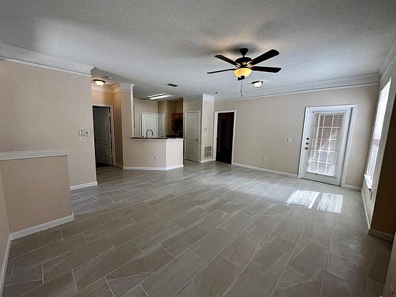 3rd image of 10513 Villa View Cir