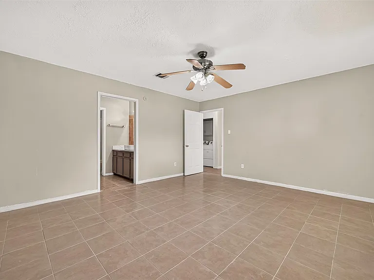 2523 Creekway Cir — Photo 27