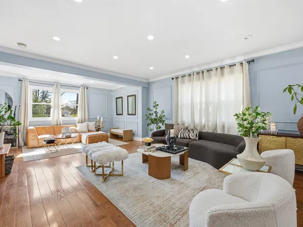 301 Roosevelt Ave, Hasbrouck Heights, NJ 07604