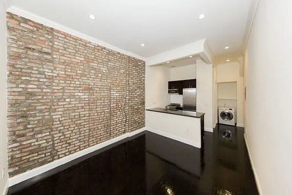 Rented by Icon Realty Management | media 20