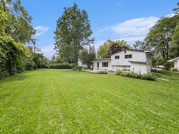 5th image of 2923 Burlington Ct