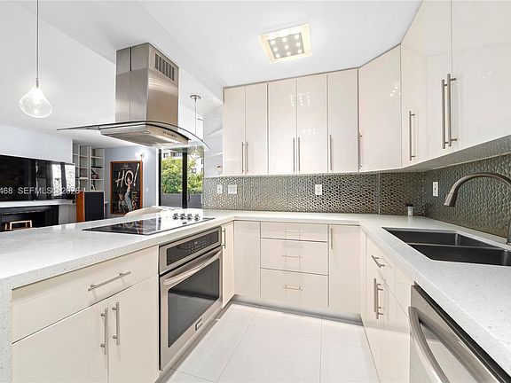 3rd image of 161 Crandon Blvd APT 419