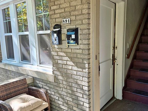 2nd image of 891-1 Beaconsfield Ave