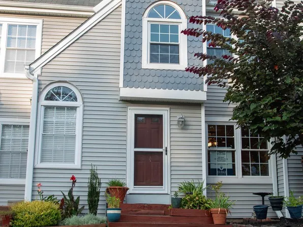 43 Black Watch Ct, Horsham, PA 19044