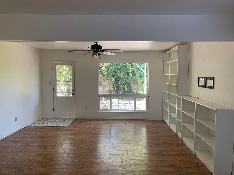 1921 Drexel Dr — Photo 6