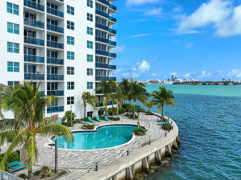 Wake Biscayne Bay — Photo 16