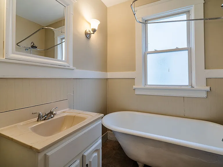 223 Virgil Ave — Photo 5