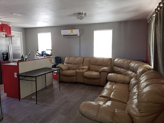 3rd image of 1405 S Faye Ave
