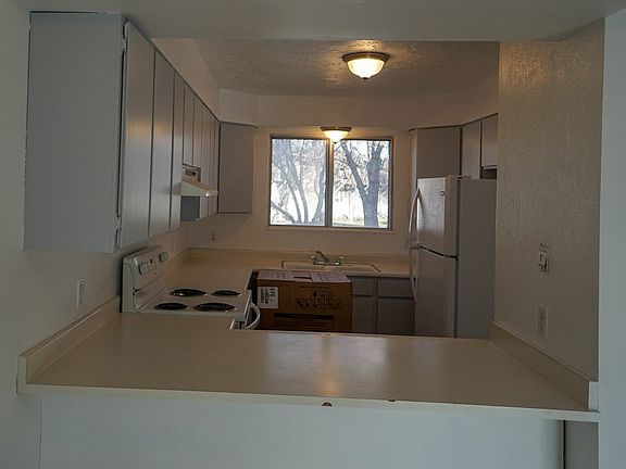 3rd image of 1542 S Falcon Dr