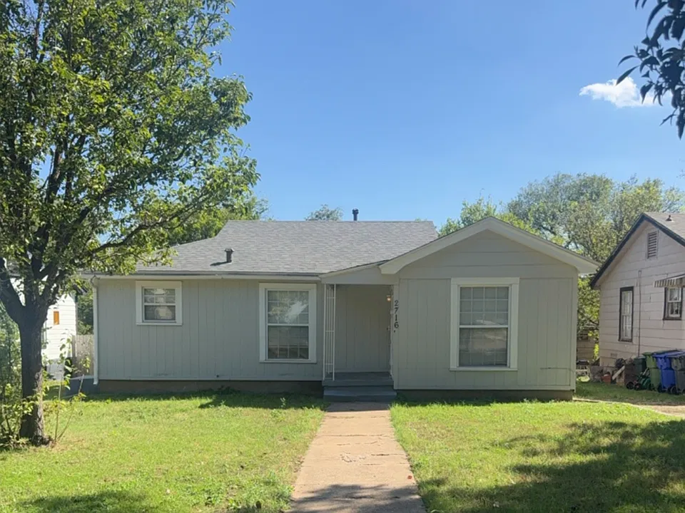 2716 Live Oak Ave