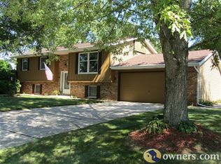 175 Rock Creek Rd, Valparaiso, IN 46383