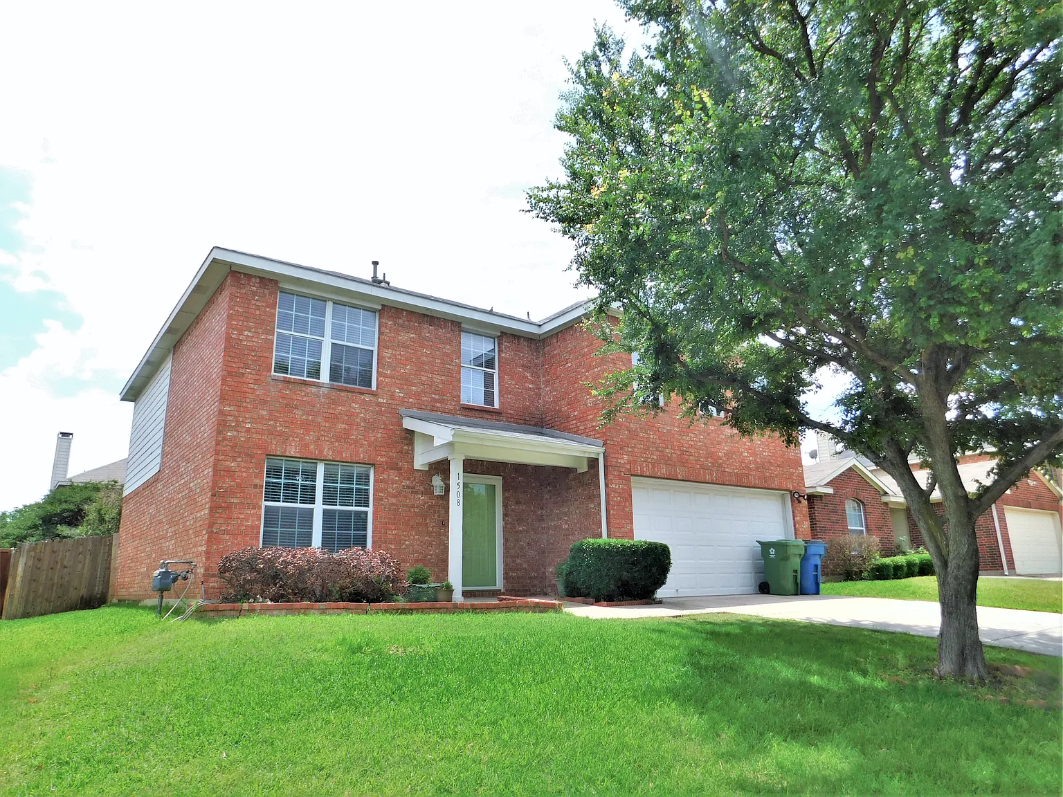 3 bed, 2.5 bath, 2255 sqft, $2,350 — Photo 2