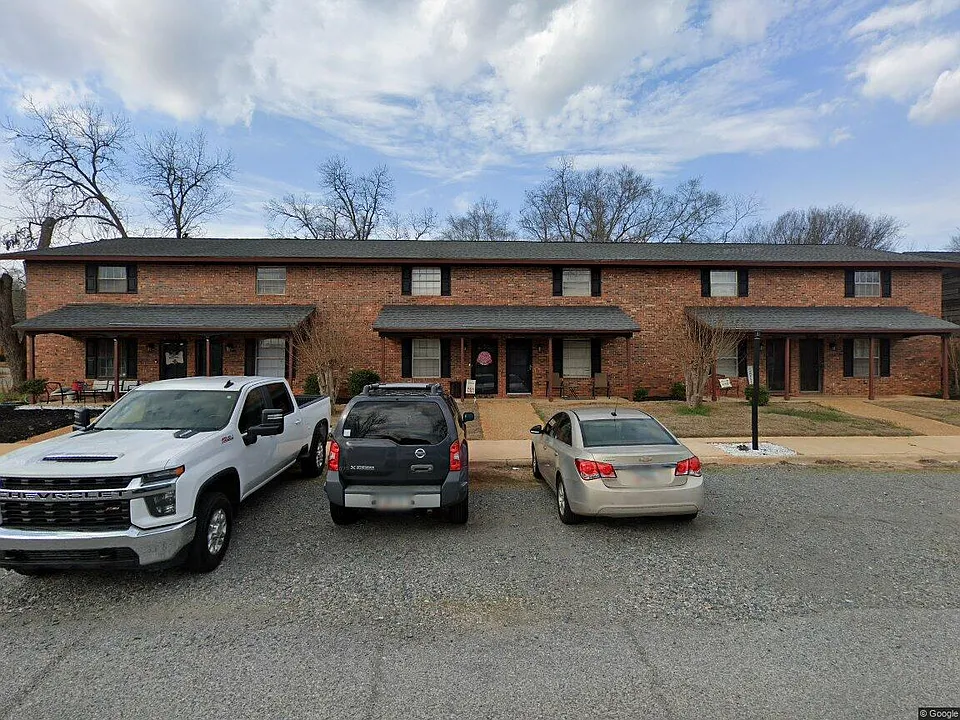102 Country Club Dr #F